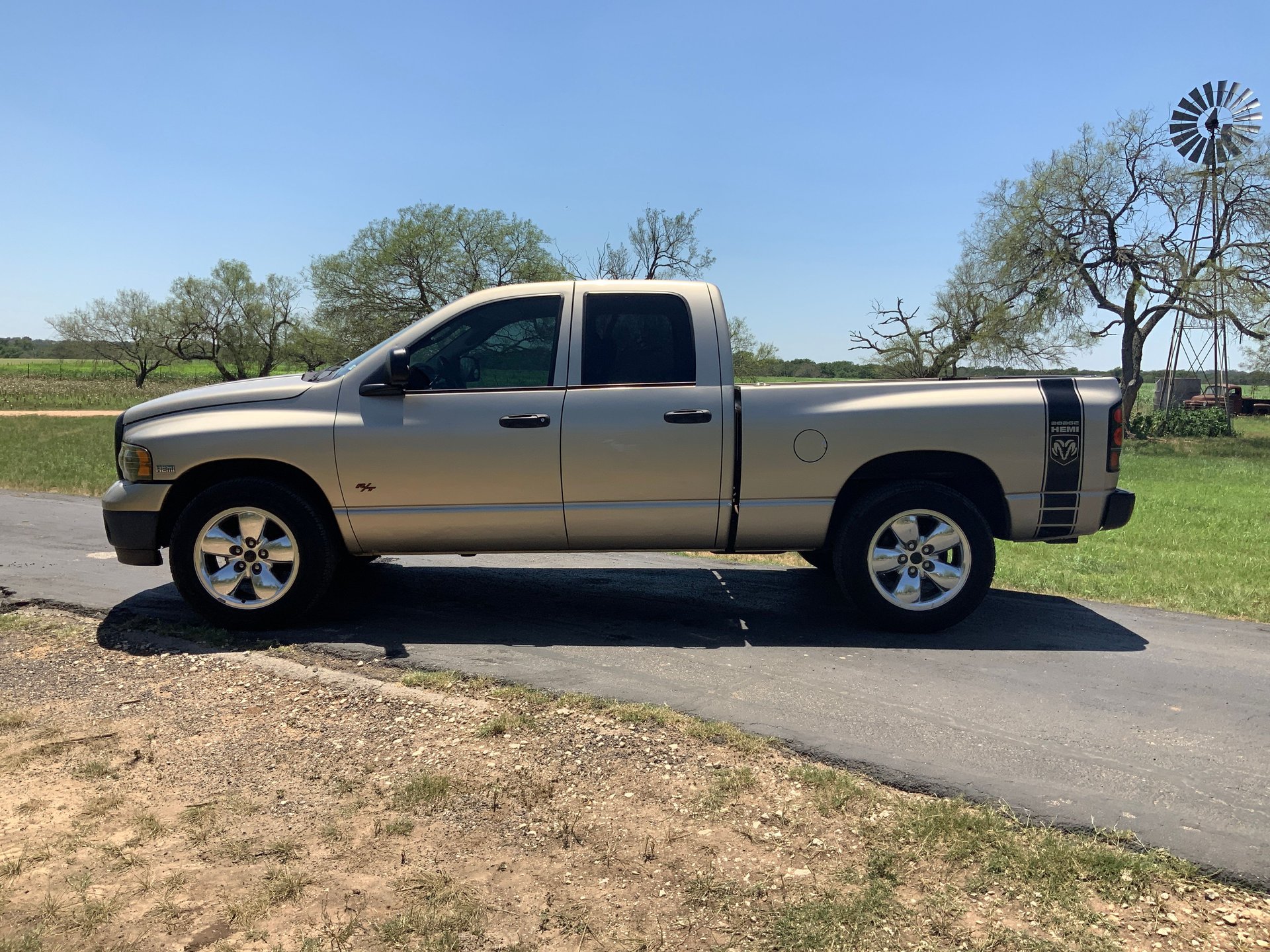 2005 Dodge RAM 1500 RT - Image 3