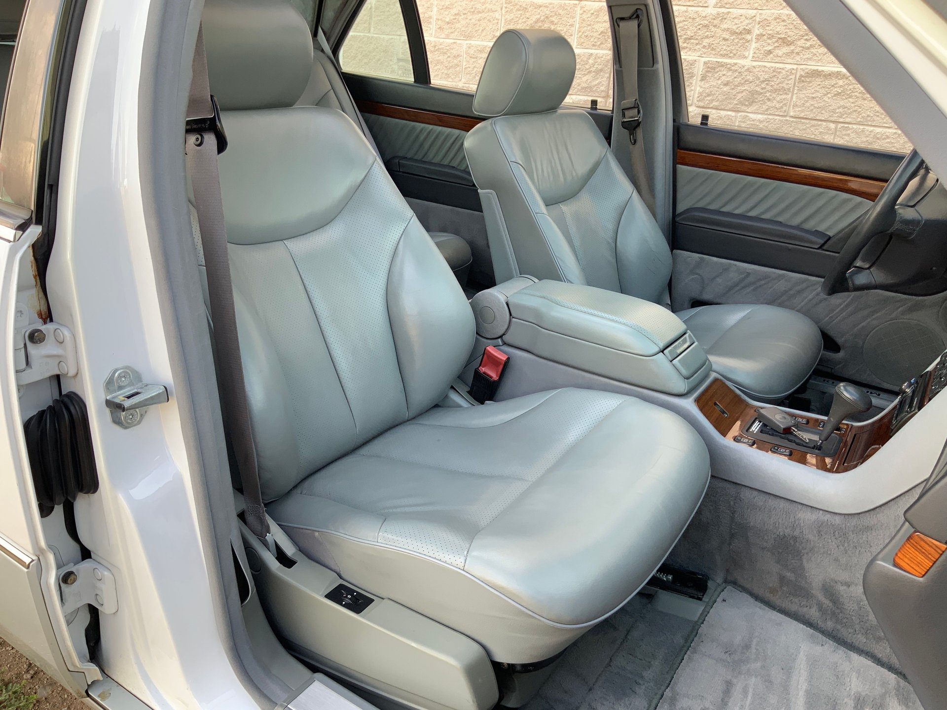1993 Mercedes-Benz 400SEL - Image 12