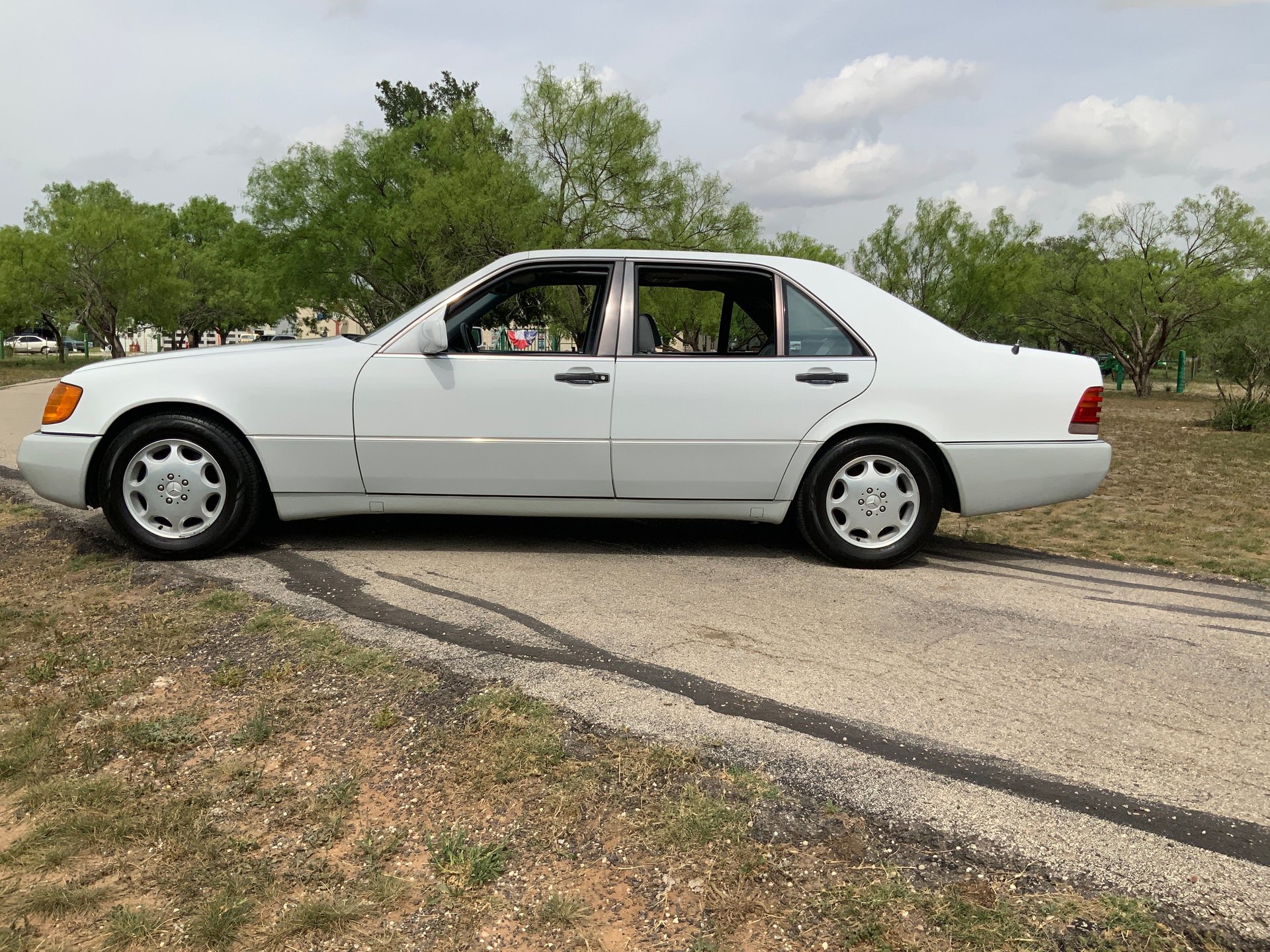 1993 Mercedes-Benz 400SEL - Image 3