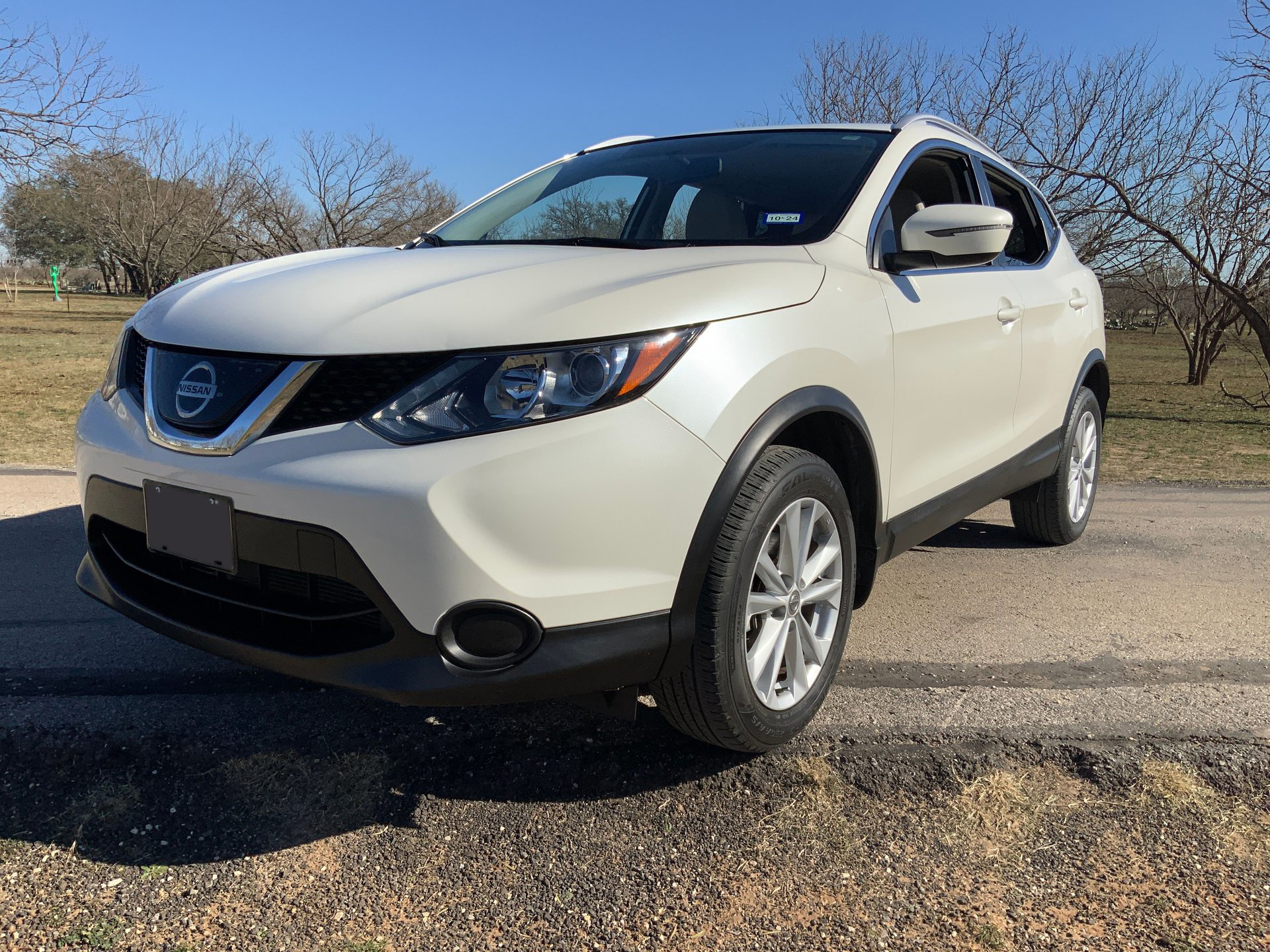 2018 Nissan Rogue - Image 2