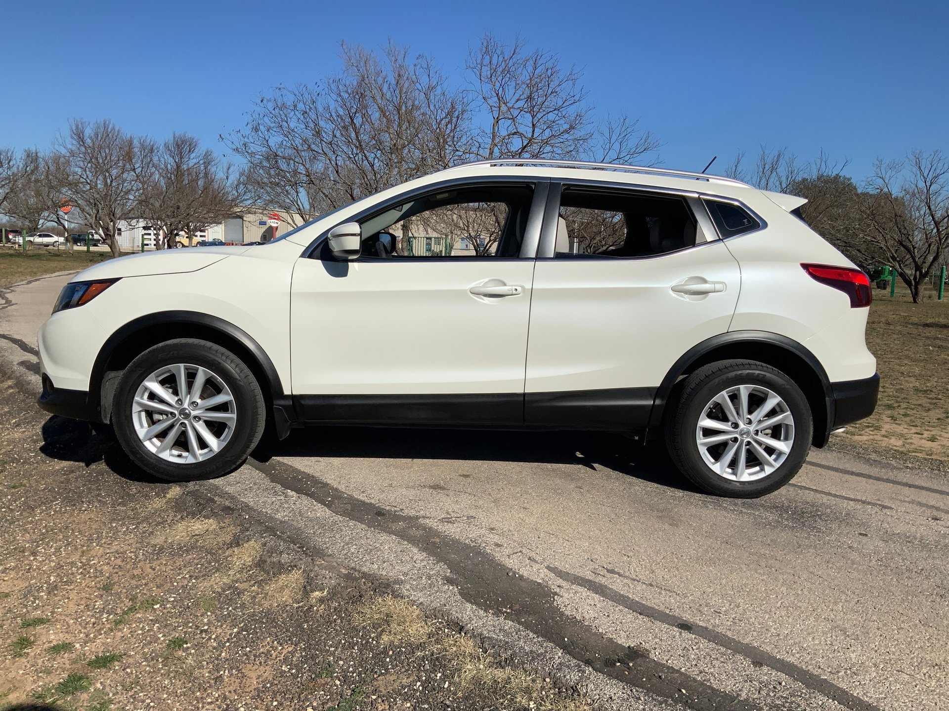 2018 Nissan Rogue - Image 3