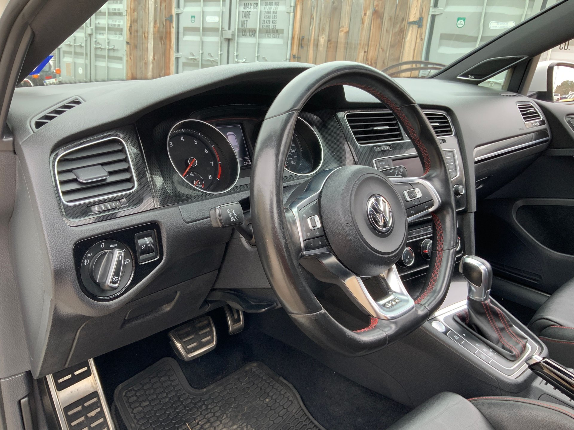 2016 Volkswagen Golf GTI - Image 11