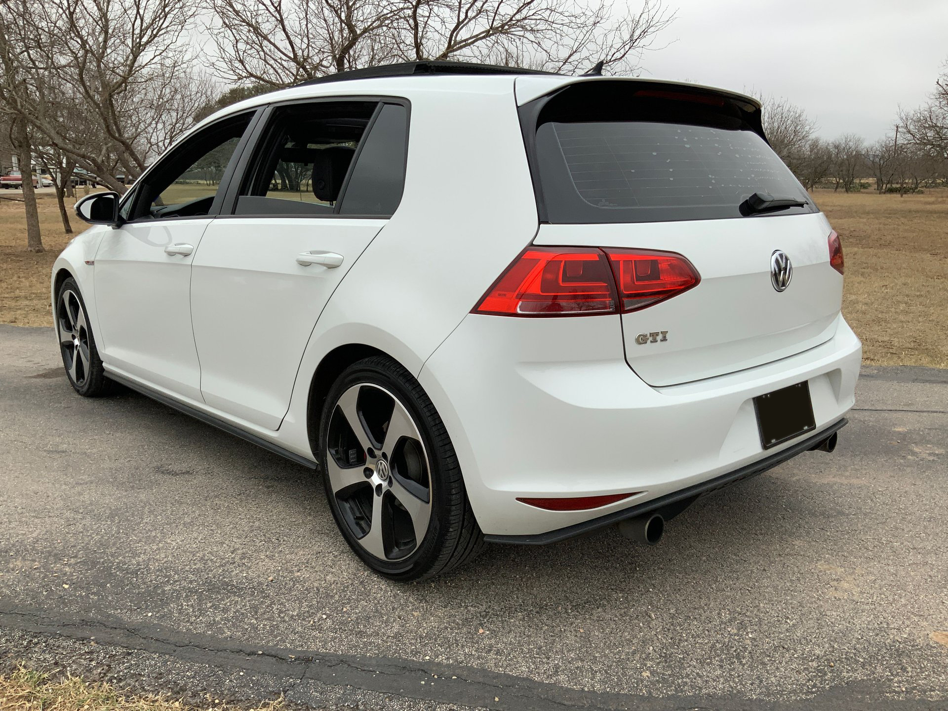 2016 Volkswagen Golf GTI - Image 2