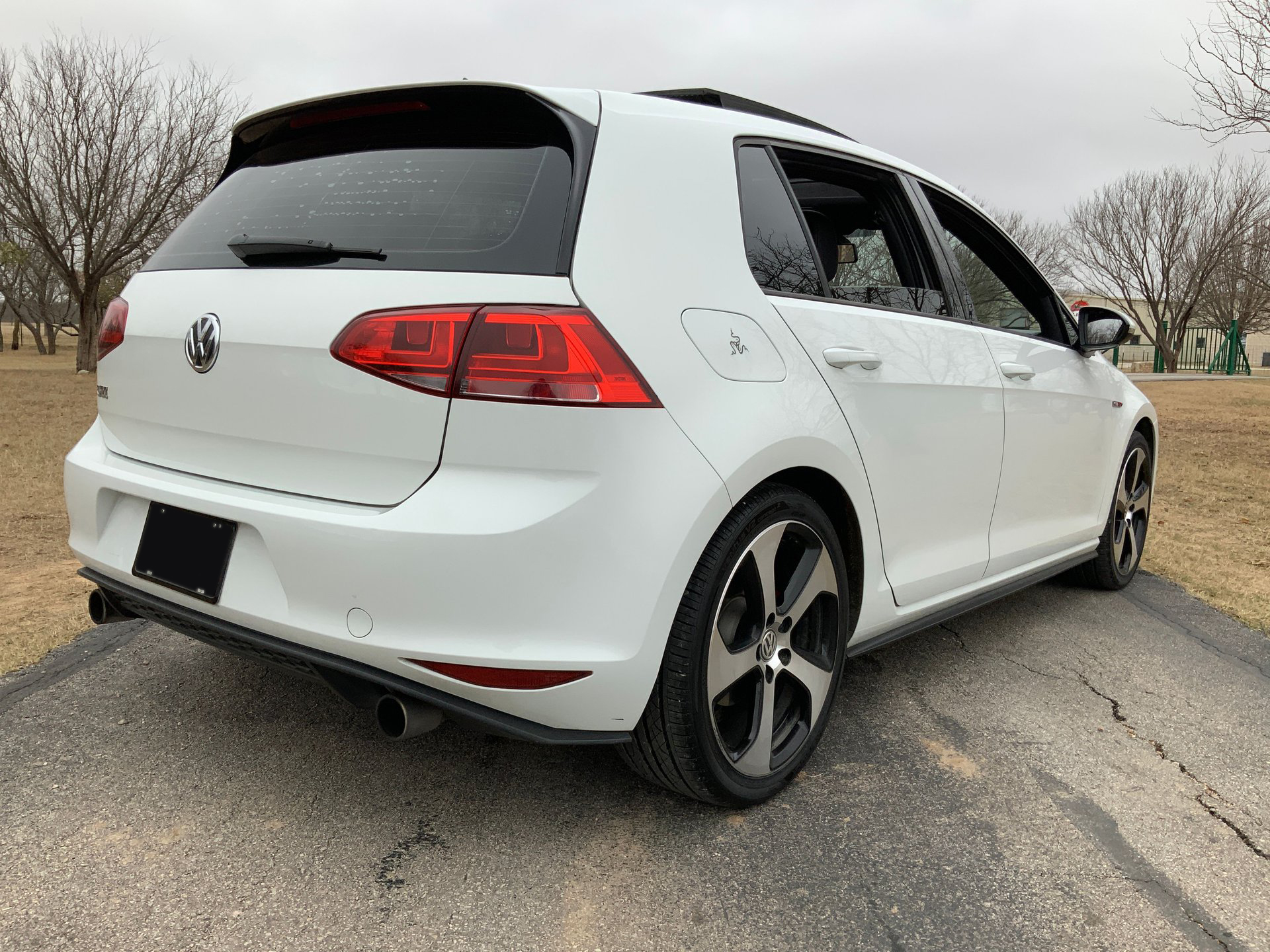 2016 Volkswagen Golf GTI - Image 4