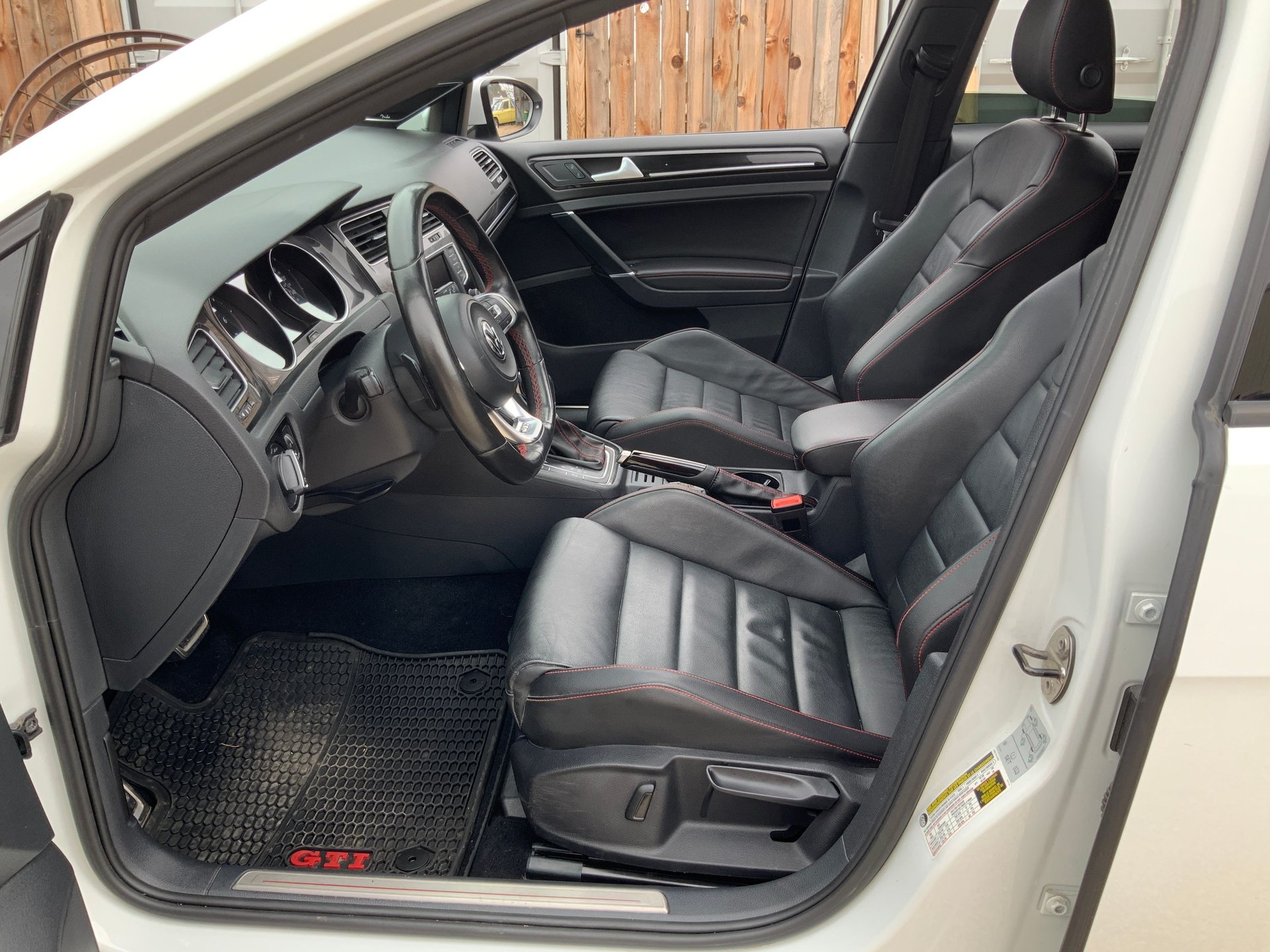 2016 Volkswagen Golf GTI - Image 7