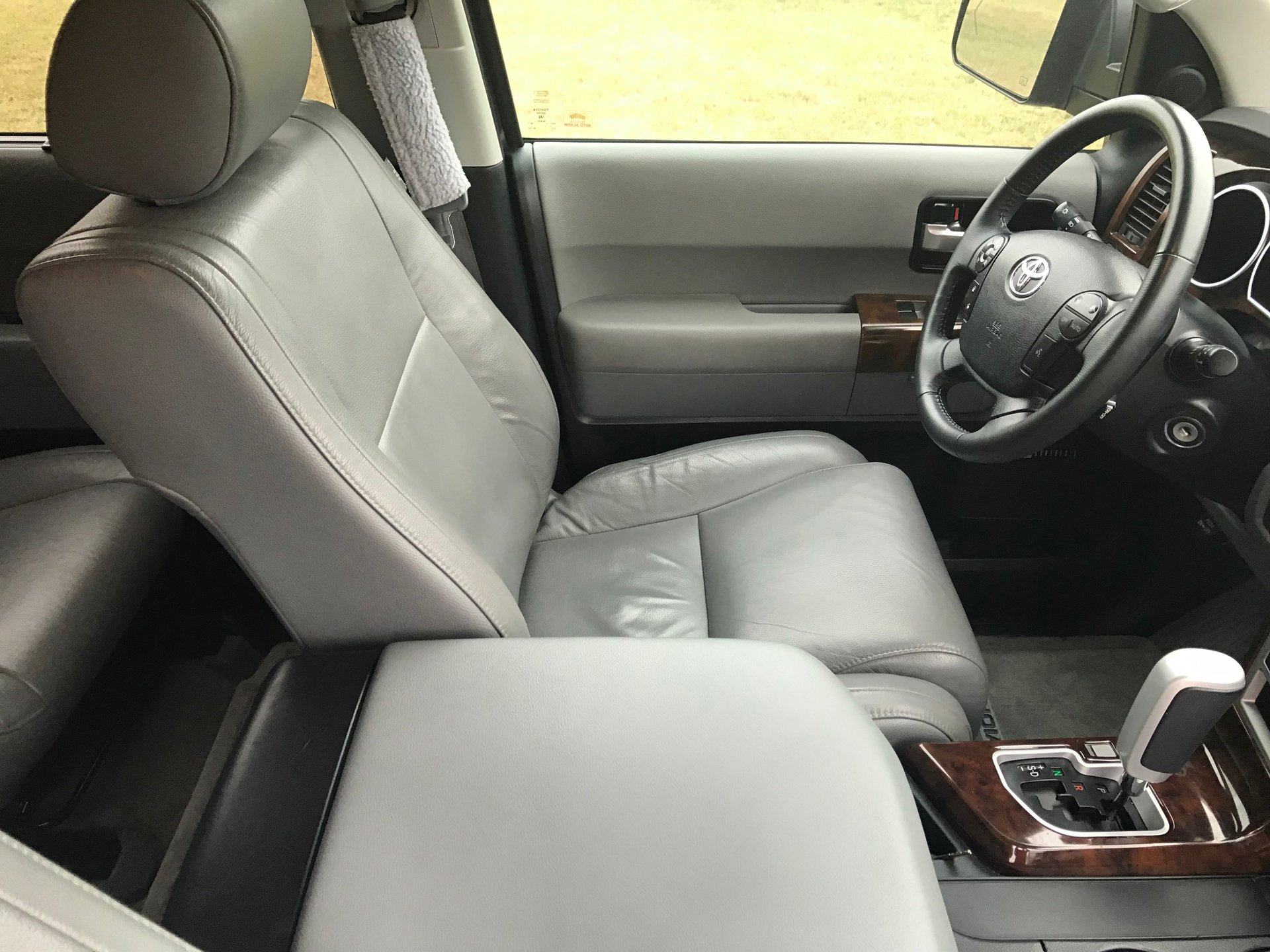 2008 Toyota Sequoia - Image 13